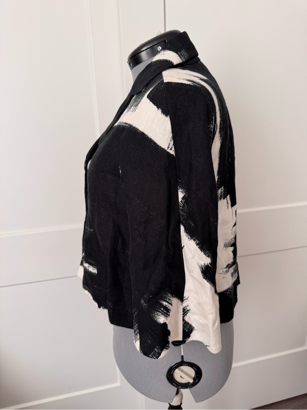 MaxMara Black and White Brushstroke Cropped Blazer - Picture 2 of 11